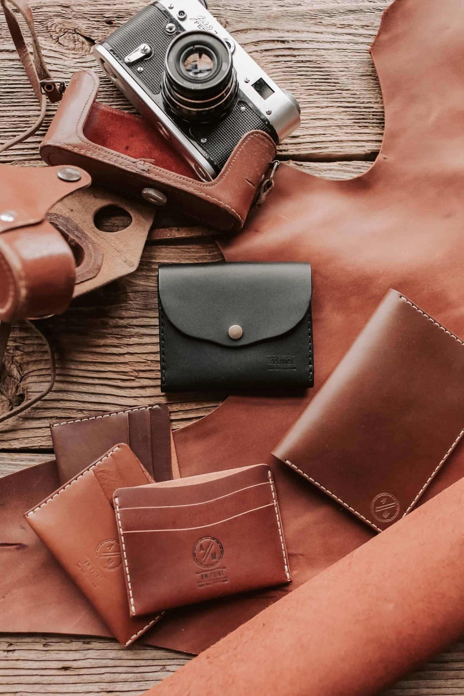 Hand-sewn Leather Wallet in Ebony - Image 4